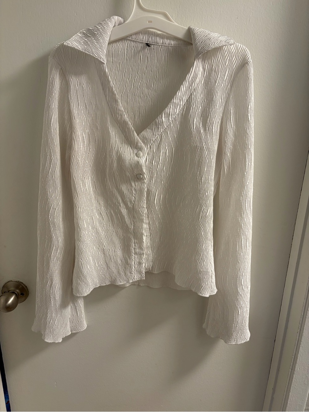White Crinkled Textured Button-Front Collared Top Size S